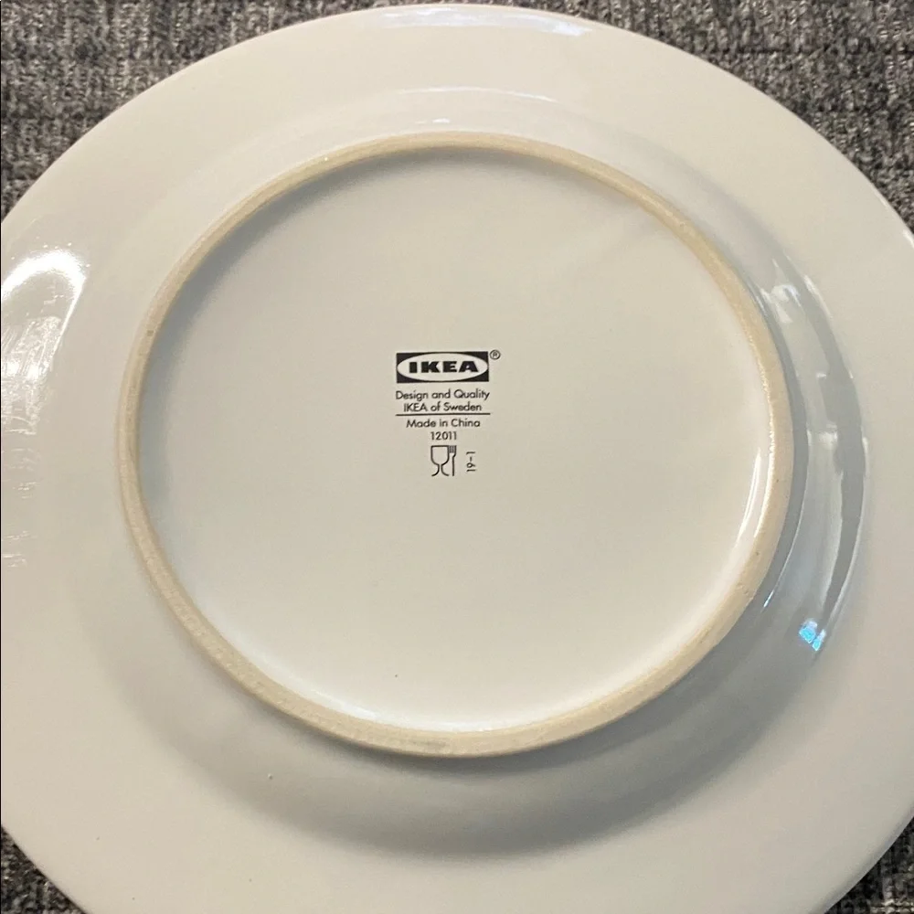 IKEA Holiday Decorative White Bowl and Plate Set. Gnome Design. 2 Plates/2 Bowls